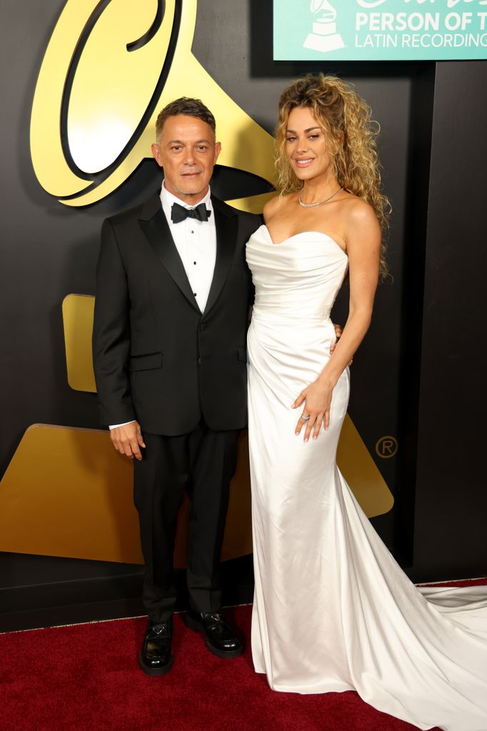 Alejandro Sanz con Candela Márque en la fiesta previa a los Grammy Latinos 2024