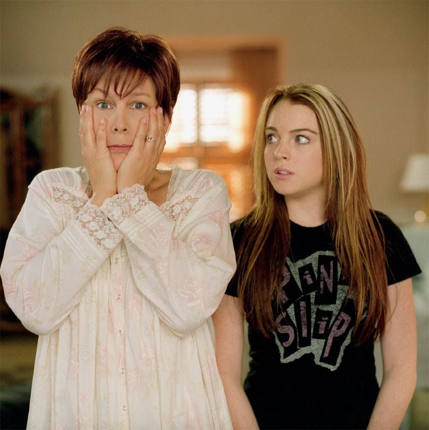 Lindsay Lohan y Jamie Lee Curtis en la película Disney Ponte en mi lugar