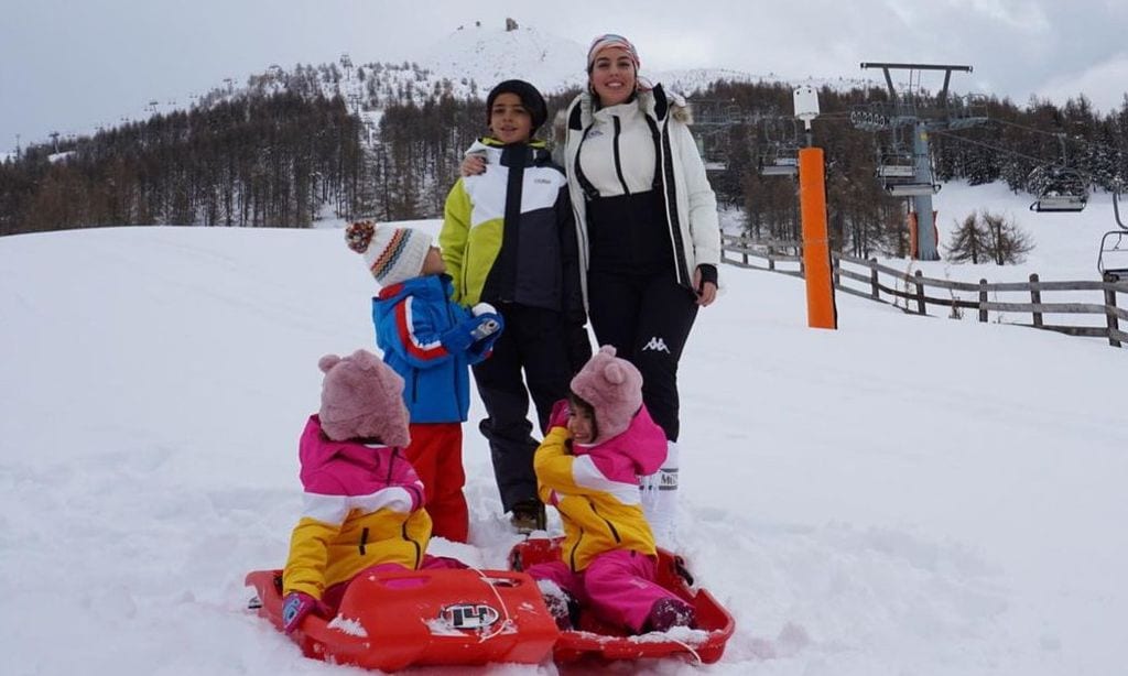 georgina rodr guez de vacaciones en la nieve con sus hijos