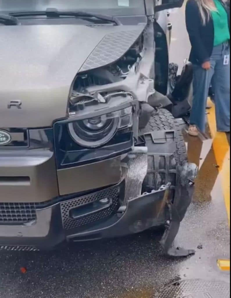 Así quedó la camioneta del actor tras el choque