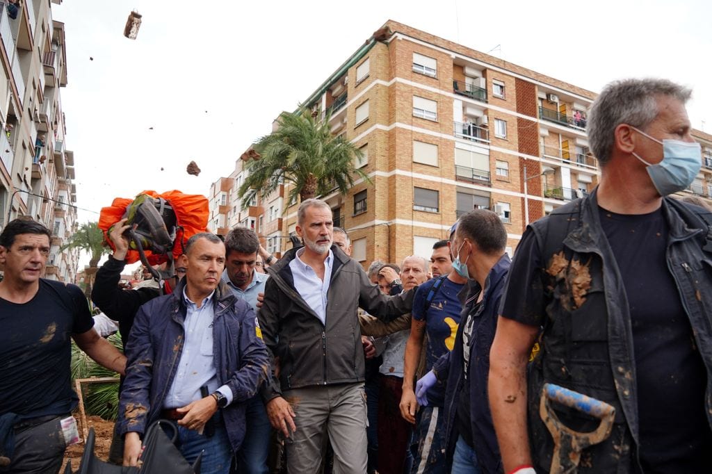 LOS REYES FELIPE VI Y LETIZIA VIAJAN A LAS ZONAS AFECTADAS POR LA DANA