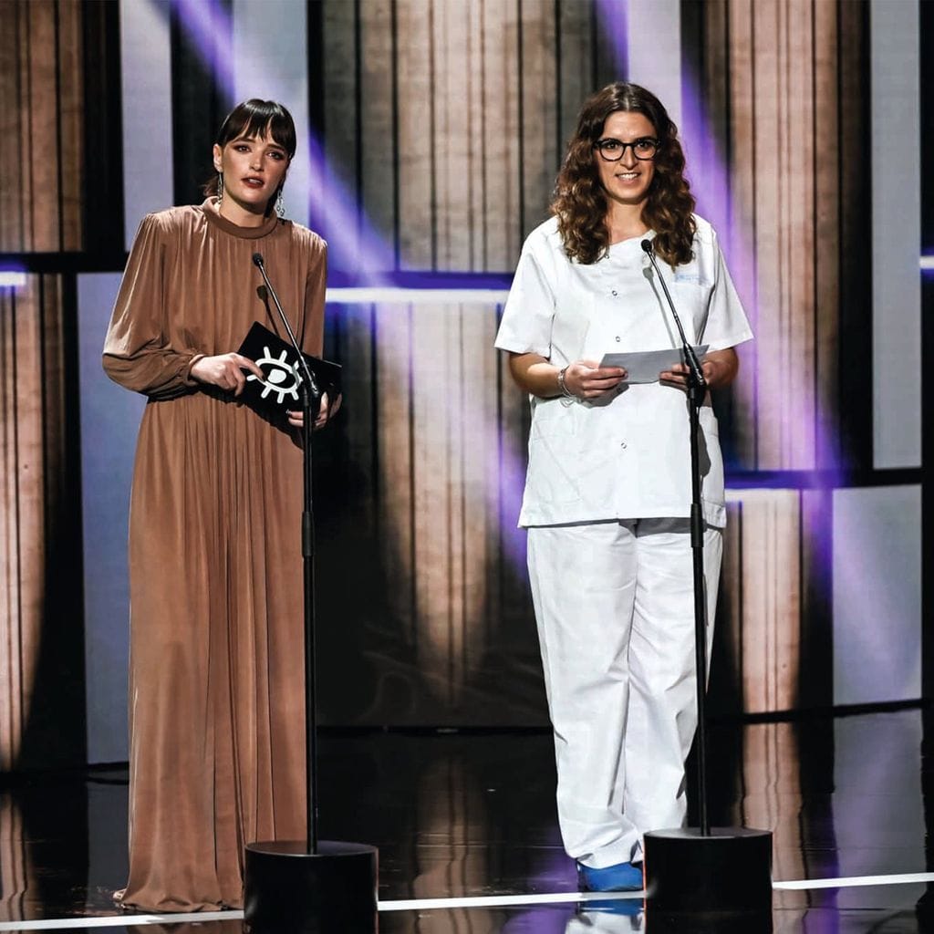 la gala rindi un homenaje a los h roes an nimos de la pandemia que ayudaron a entregar los premios izquierda 