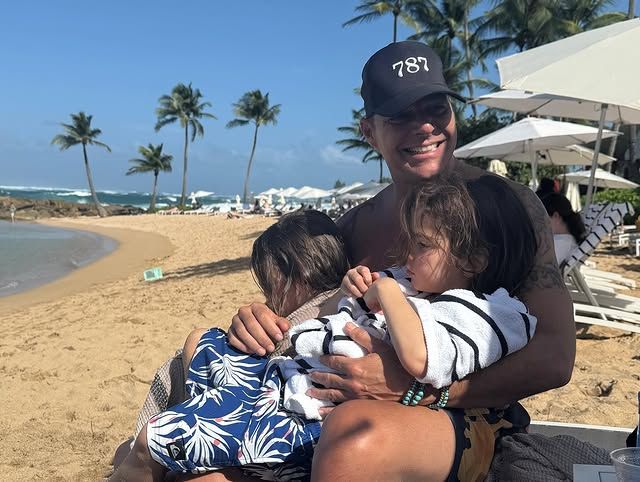 Ricky Martin con los pequeños Lucía y Renn