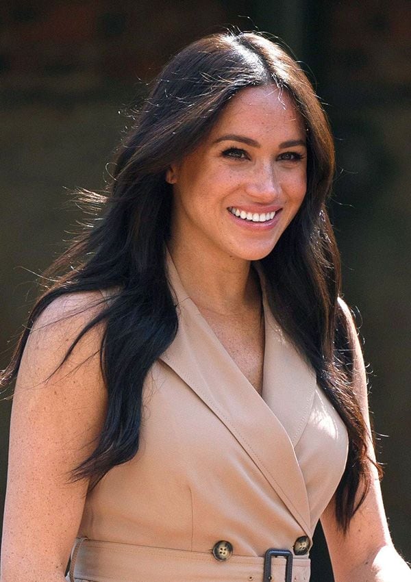 meghan markle pelo suelto