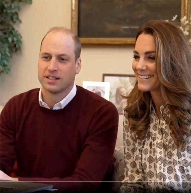 Kate Middleton con una blusa estampada