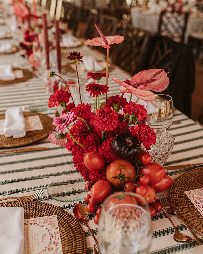 Decoración con manteles de boda a color rayas verdes