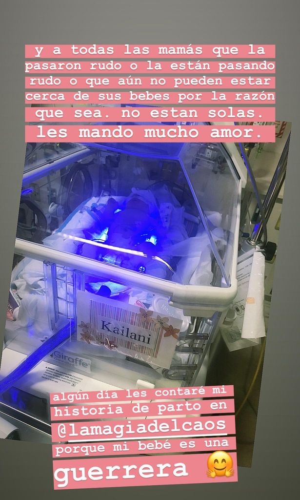 Aislinn Derbez y su hija Kailani en el hospital