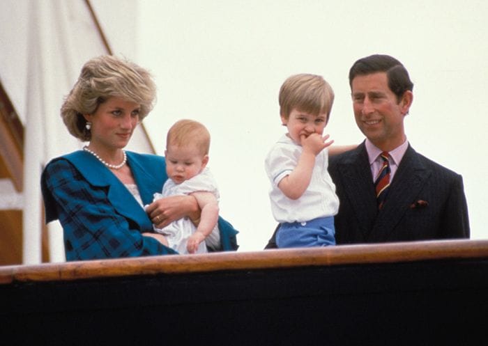 El principe Carlos con Diana de Gales y sus hijos, Guillermo y Harry