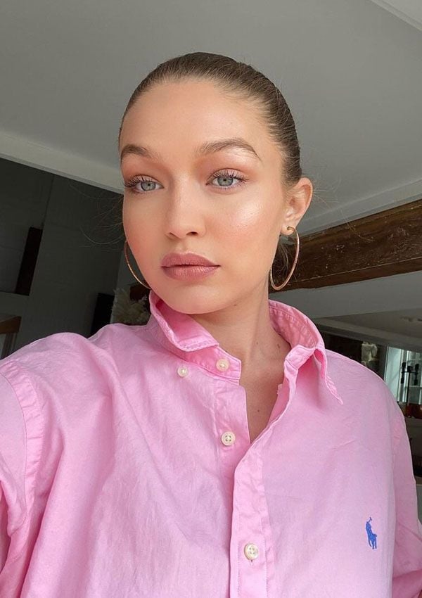 gigi hadid camisa rosa