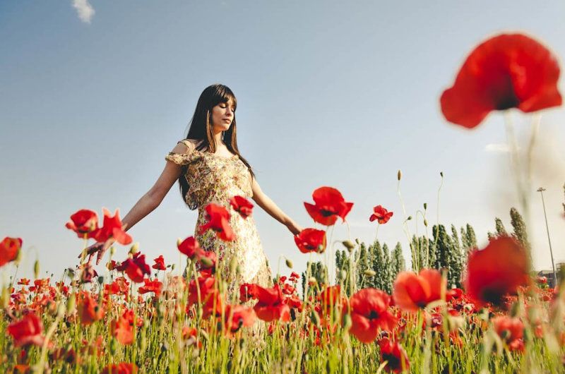 istock  chica amapola