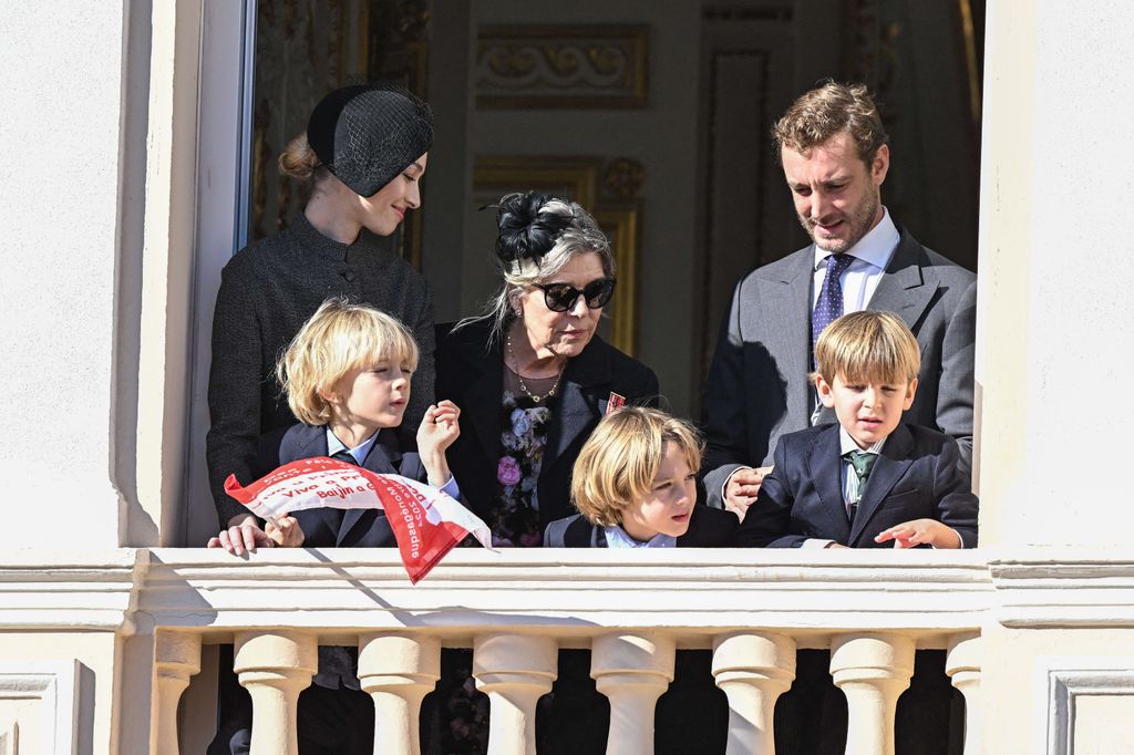 Princesa Carolina, Pierre Casiraghi, Beatrice Borromeo, Stefano, Franceco y Maximiliam