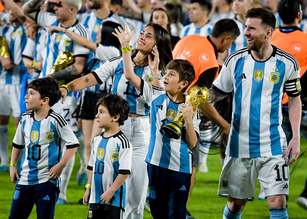 Messi y su familia celebran el título del Mundial de Catar