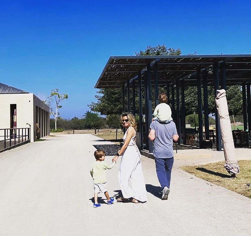 Richard y Alejandra Gere con sus hijos