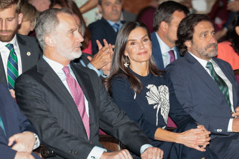 Reyes Felipe y Letizia en el Ateneo