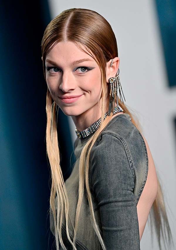 Hunter Schafer en la gala Vanity Fair tras los premios Oscar