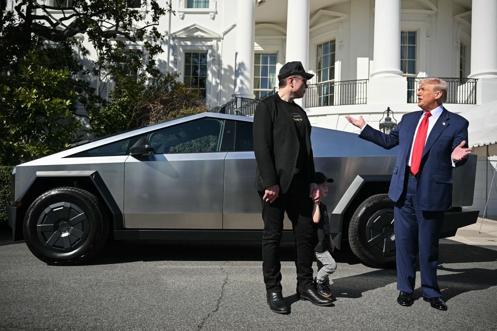 Donald Trump le regaló a su nieta Kai un lujoso auto Tesla