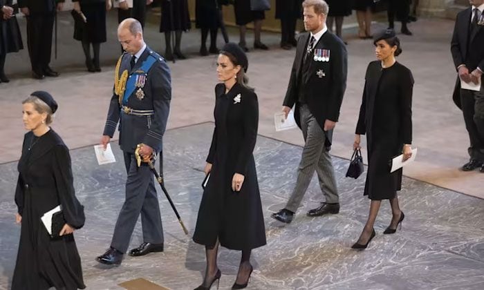 Los príncipes de Gales durante el funeral Isabel II