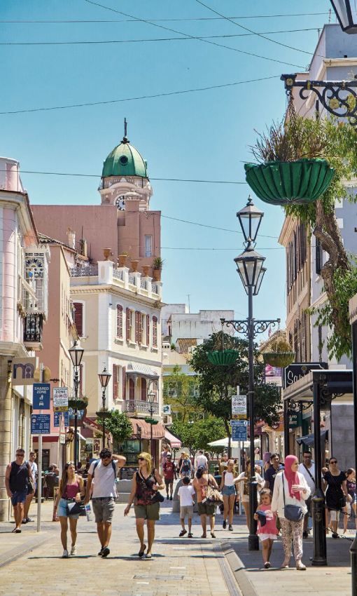 Main Street, la principal calle comercial de Gibraltar.