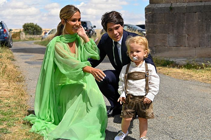 María Pombo con su hijo Martín en la boda de Lucía Pombo