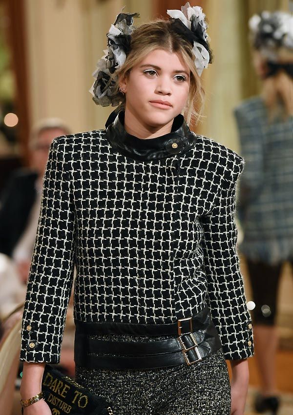 chanel_metiers_dart_2016_sofia_richie_1a