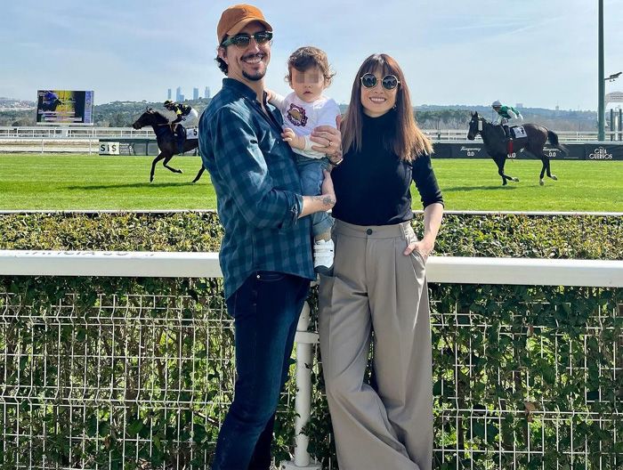 Arancha Morales y Jorge Marron con su hijo