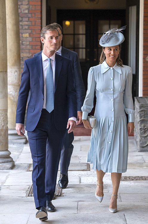 Pippa Middleton y James Matthews en el bautizo del príncipe Louis