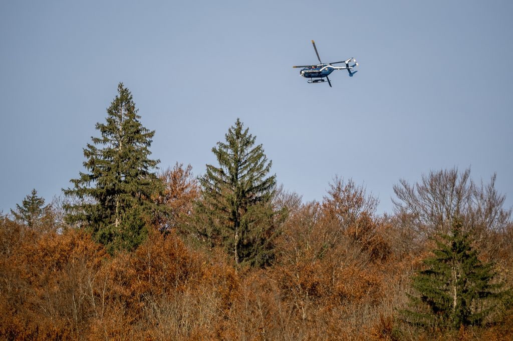 Encuentran muertos a tres niños en su casa en Francia y su madre que ha huido a las montañas es la principal sospechosa 