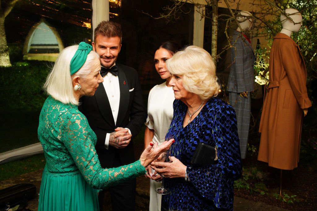 La reina Camila junto a Helen Mirren, David y Victoria Beckham