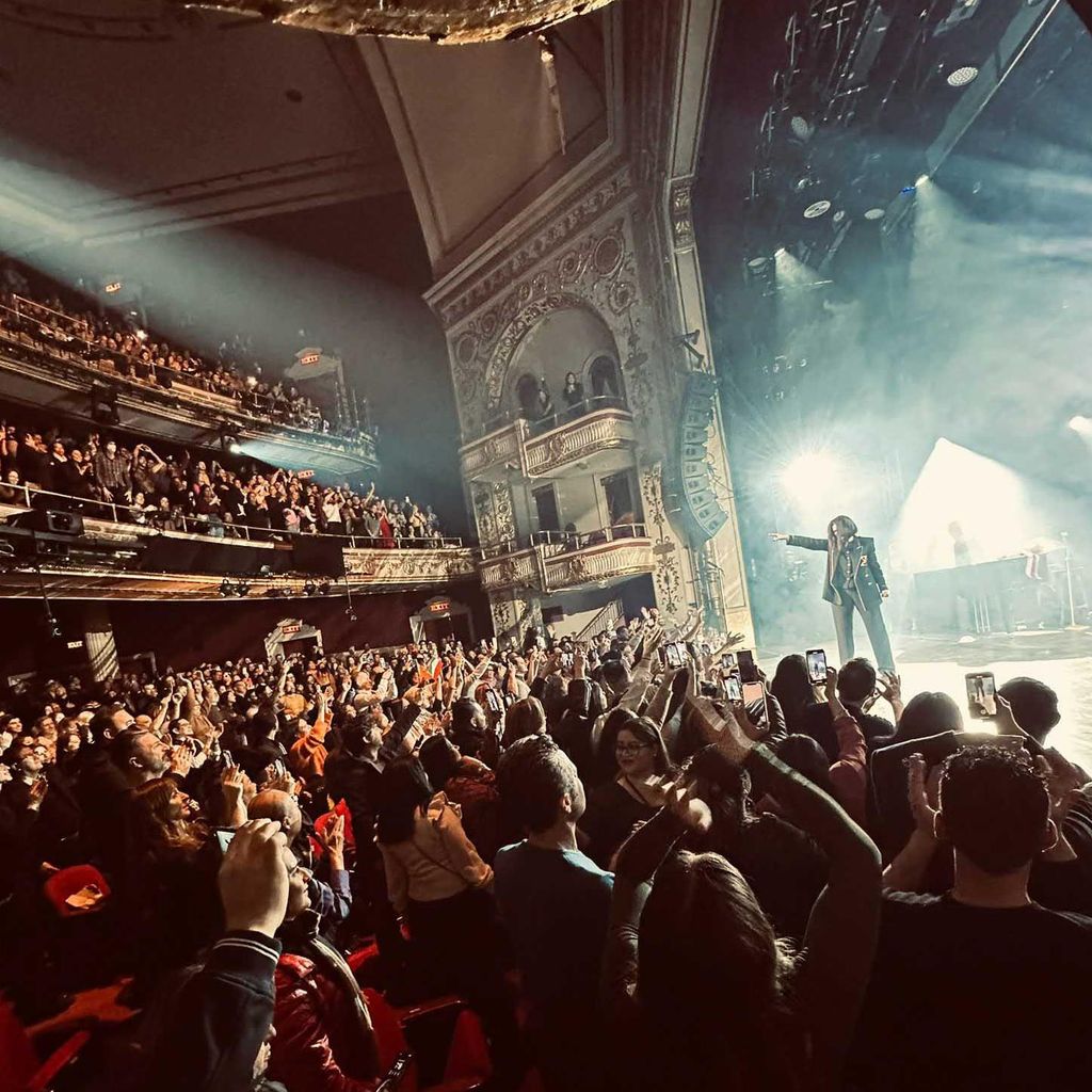 laura pausini en el harlem 39 s world famous apollo theater de nueva york