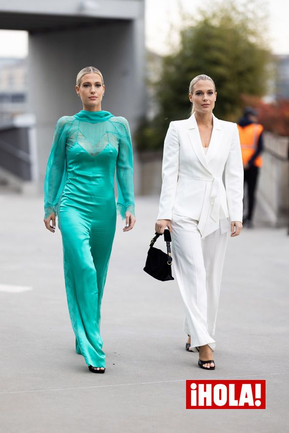 Amelia y Eliza Spencer en el desfile de Alberta Ferretti