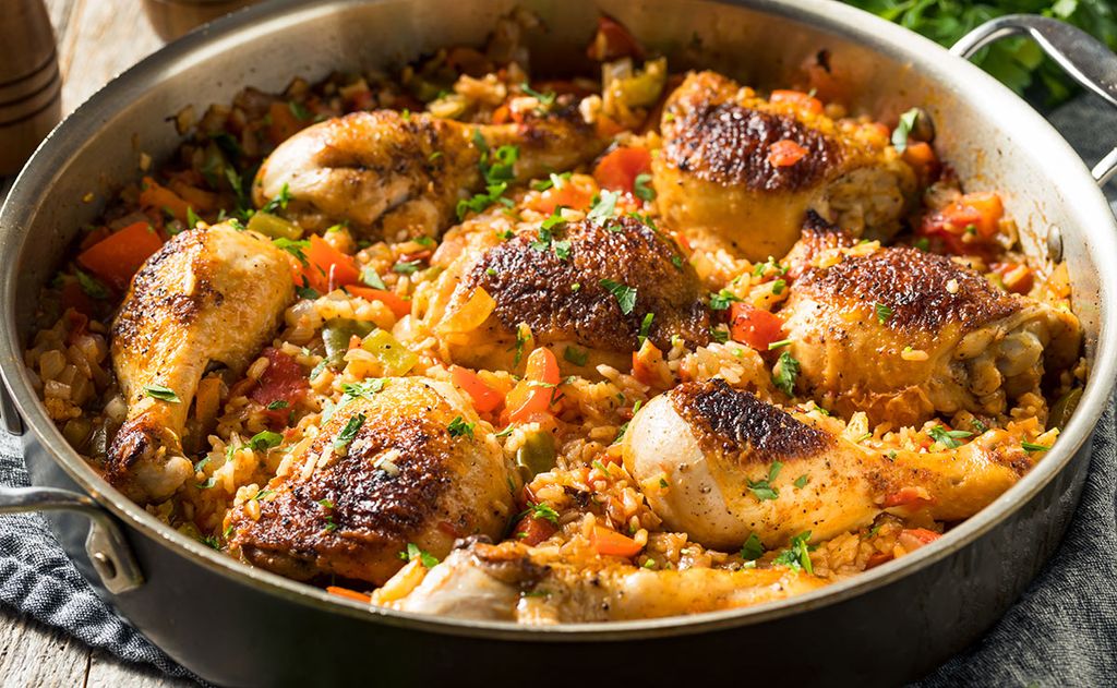 Muslos de pollo con arroz y verduras
