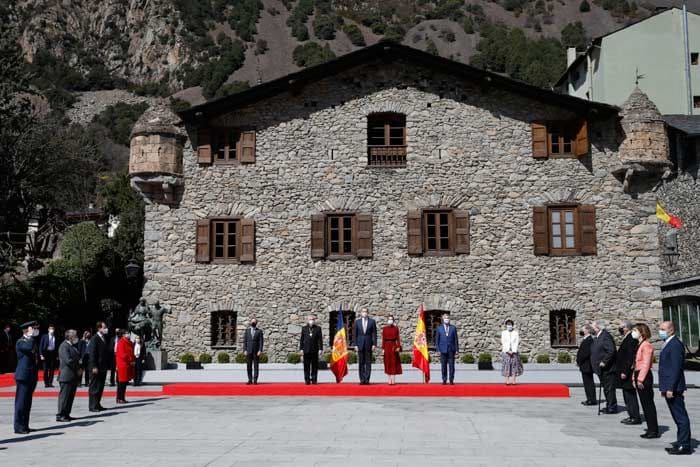 Los Reyes arrancan en la Casa de la Vall su primer viaje oficial a Andorra