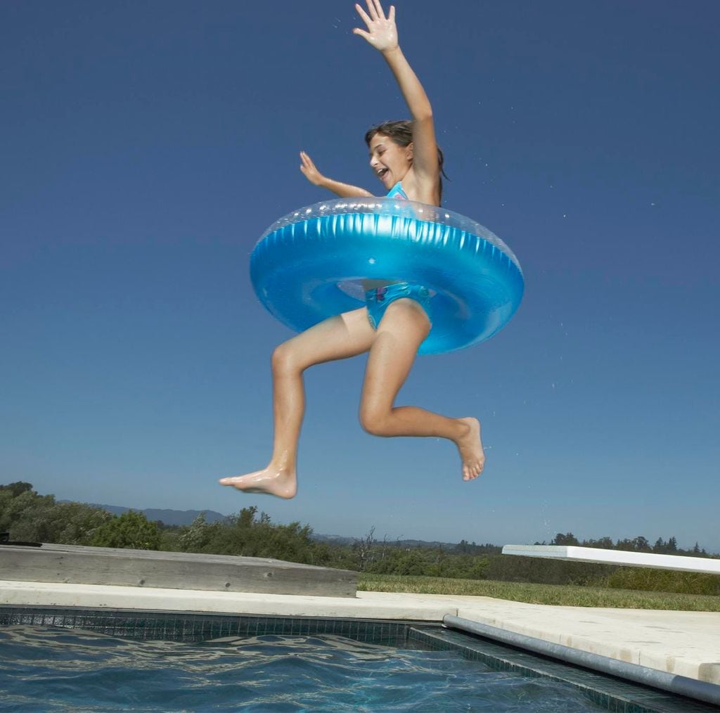 ni a salta a la piscina