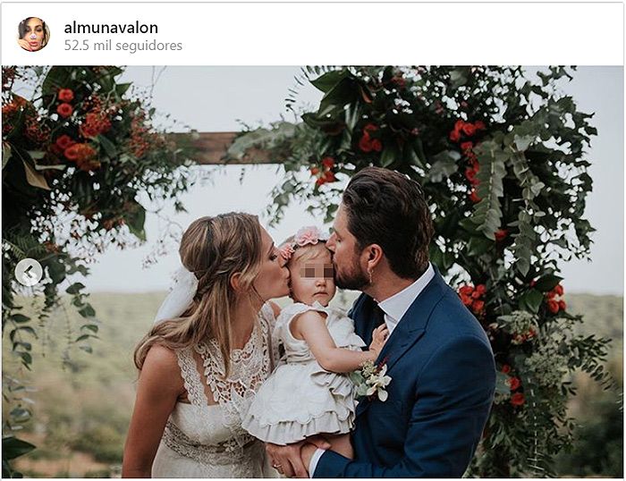 Manuel Carrasco y Almudena Navalón: las fotos más bonitas de su boda con su hija Chloe