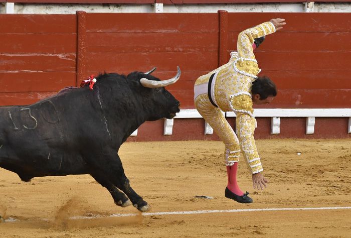 Enrique Ponce, en el momento de su cogida en El Puerto de Santa María