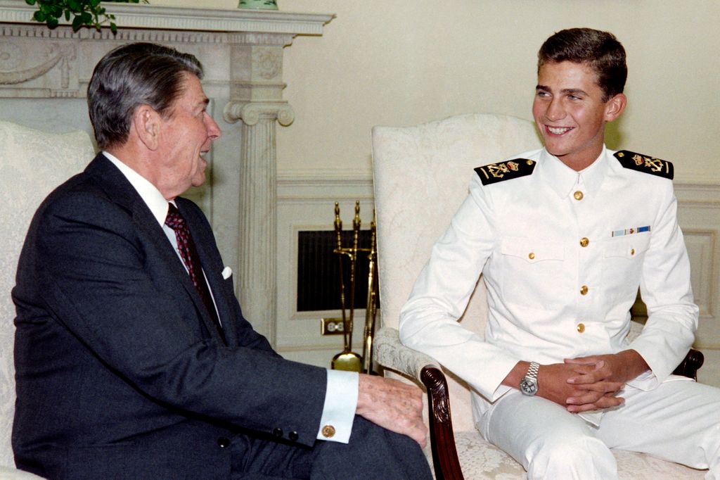 El rey Felipe VI cuando era príncipe con Ronald Reagan durante su viaje en Elcano el 26 de mayo de 1987