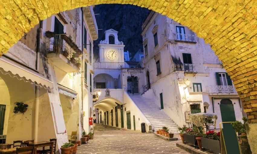 Piazzetta Umberto I, el corazón de Atrani.