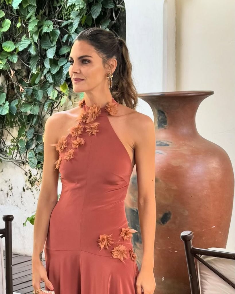 Amaia Salamanca en México con vestido de Zambonino