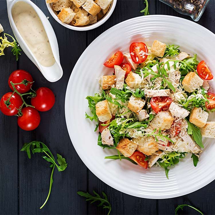 El yogur y el queso son grandes aliados a la hora de preparar diferente aliños para tus ensaladas.