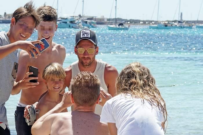 En familia y con amigos: las vacaciones ibicencas de Messi, Cesc Fábregas, Luis Suárez y Jordi Alba