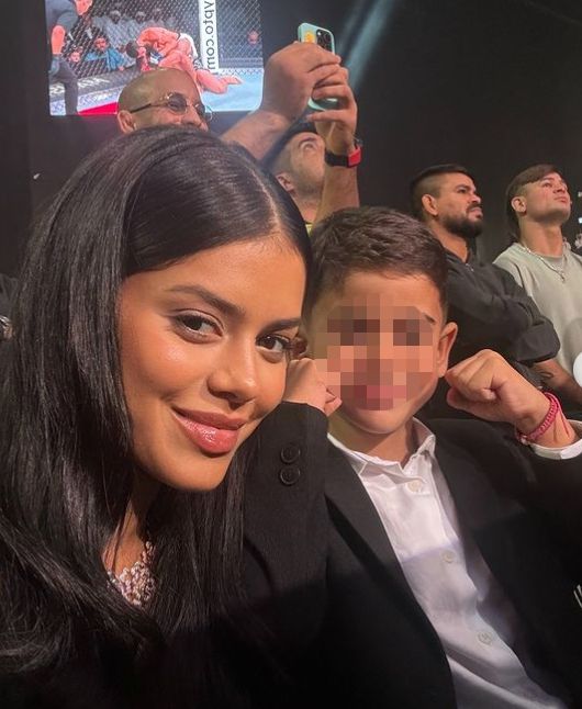 Novia de Ilia Topuria y su hijo mayor