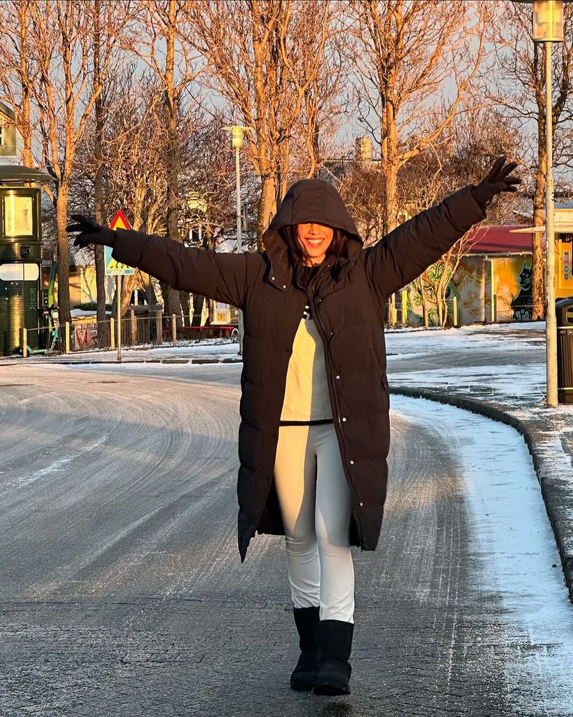 Gaby Espino en las calles de Reikiavik con un look 'ad hoc' a las bajas temperaturas