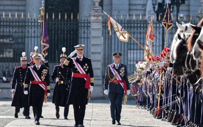 Felipe VI pasa revista 