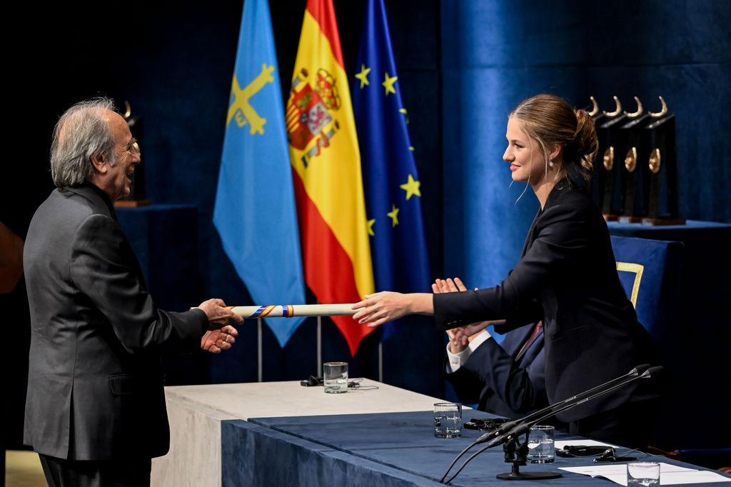 Joan Manuel Serrat y la Princesa Leonor