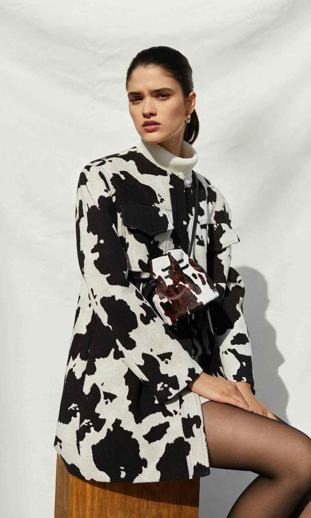 boxy jacket con cow print de mango