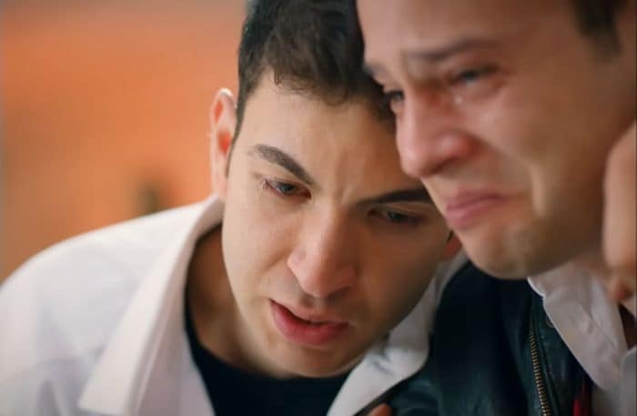 'Hermanos': Oğulcan decide no contarle a Tolga la verdad sobre la muerte de Leyla para protegerlo