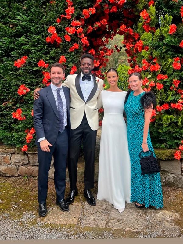 Iñaki Williams con unos amigos en el día de su boda