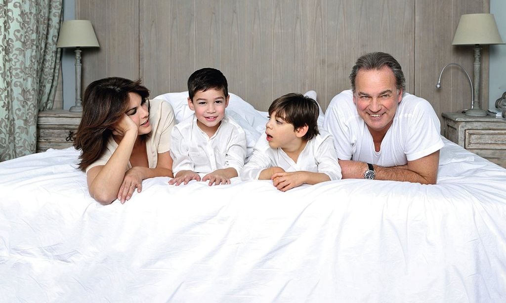 Fabiola Martínez y Bertín Osborne con sus hijos Kike y Carlos