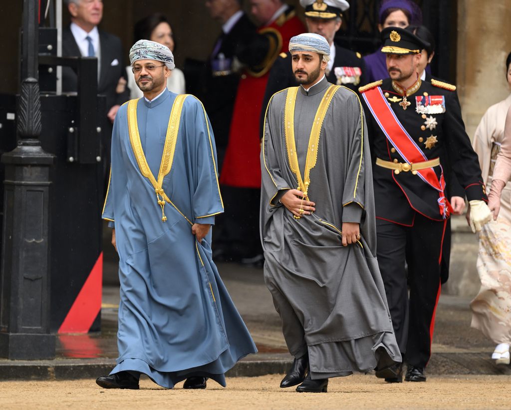 El príncipe de Omán en la coronación del rey Carlos III y la reina Camila