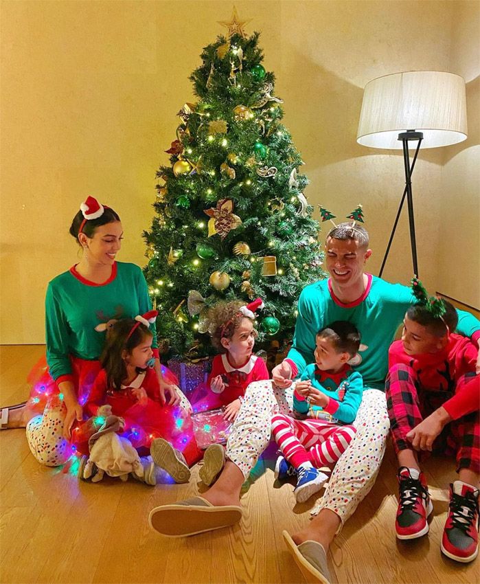 Cristiano y Georgina con sus hijos